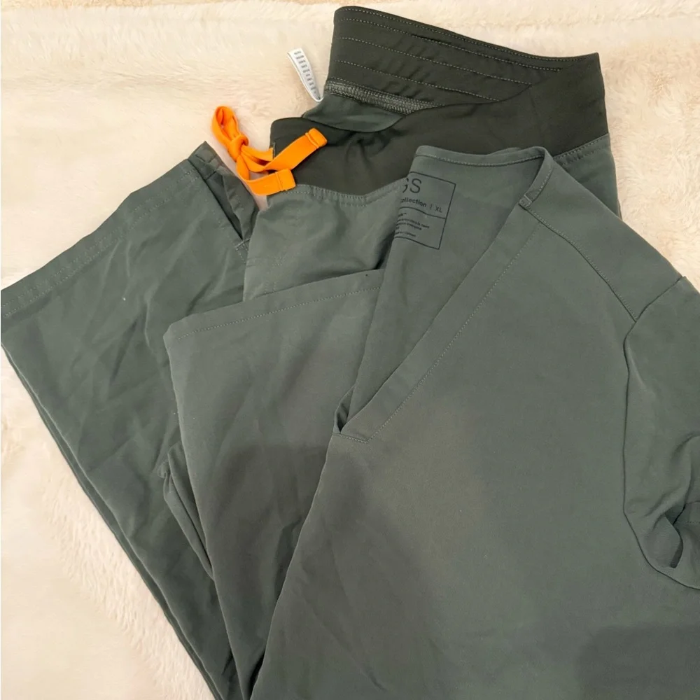 Figs Uniform! XLarge Tops and XL Bottoms - Picture 1 of 3